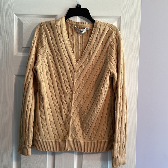 Six. Women’s assorted, sweaters size large\XL. - Picture 13 of 15